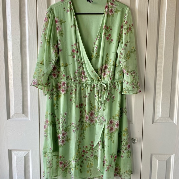 Influence Floral Dress - Picture 2 of 8